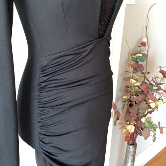 🎉2X HOST PICK🎉 Missguided Long Sleeve Plunge Neck Asymmetric Hem Dress - Picture 6 of 12